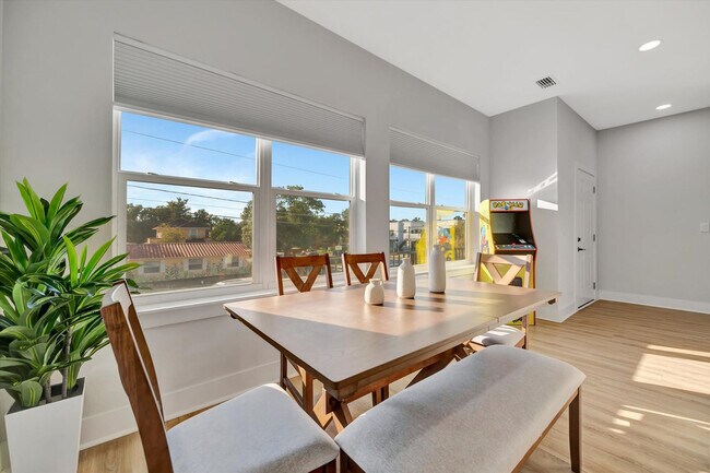 Building Photo - 4120 W North A St