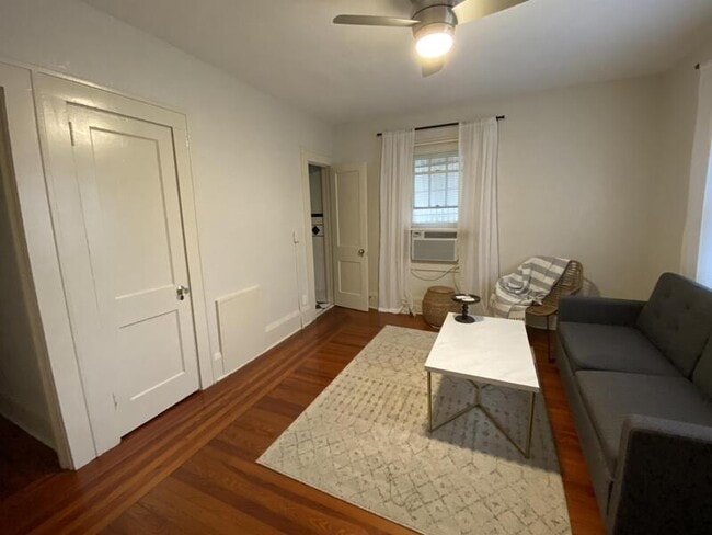 Building Photo - 622 Harwood St
