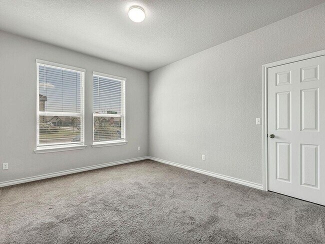 Building Photo - 3900 Harbor Point Dr