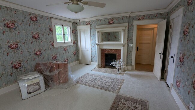 Building Photo - Welcome to this fully furnished 3-bedroom, 1.5-bath home in Massillon