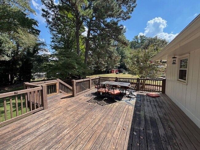 Building Photo - Beautifully Renovated 3-Bedroom, 2-Bath Ranch Home on Full Basement!