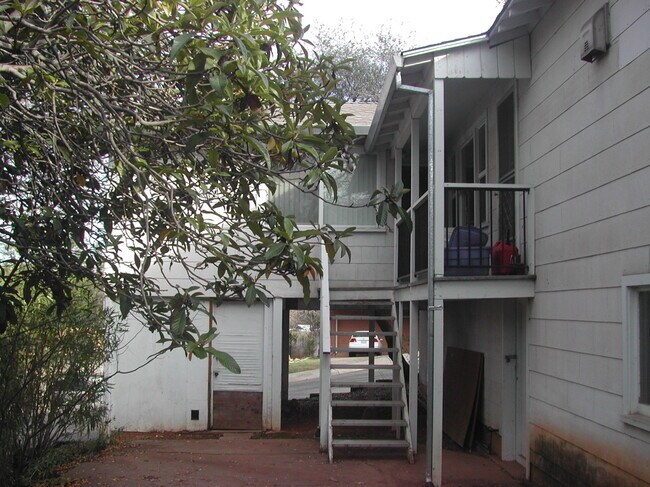 Building Photo - 701902 - Racetrack Duplex