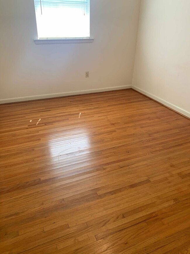 Building Photo - 2 Bedroom 1 Bathroom Home With Carport.