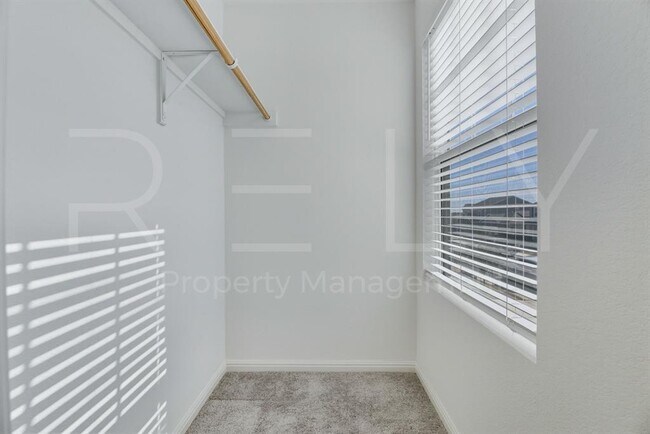 Building Photo - 220 Wonderful Life Way