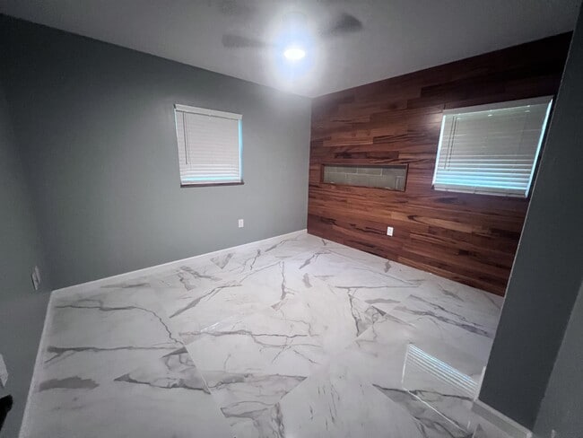 Building Photo - 3320 NW 24th Ave