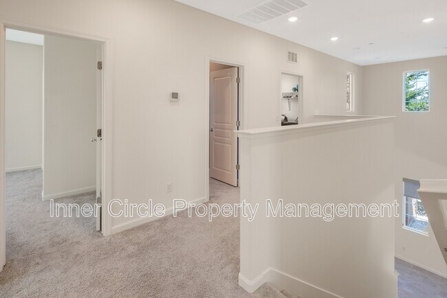Building Photo - 5408 Mazant Loop
