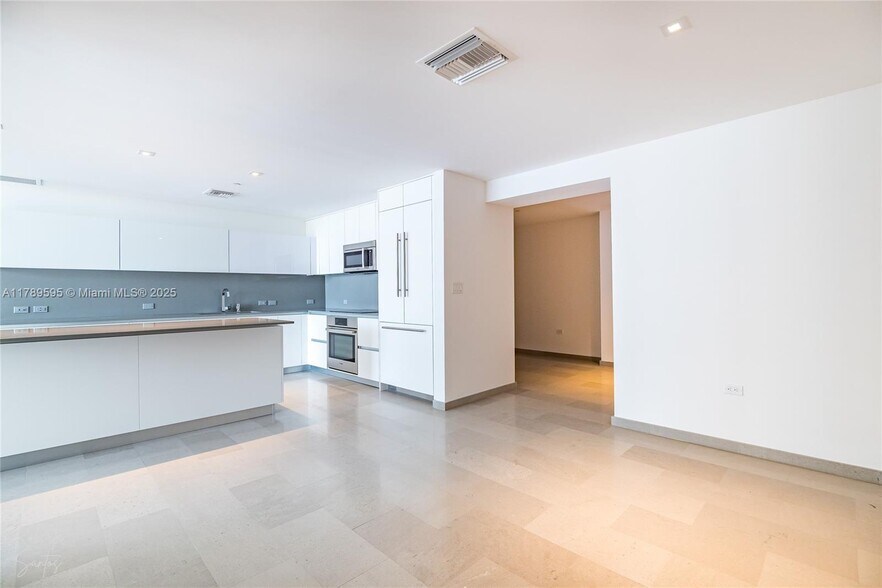 Building Photo - 88 SW 7th St