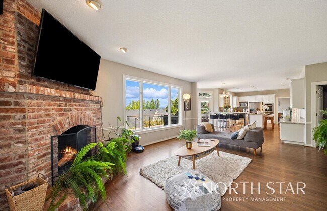 Building Photo - Beautiful Home with Mountain Views in the ...