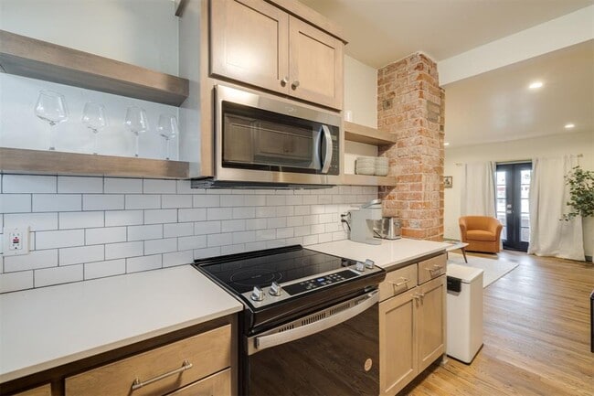 Building Photo - 207 NW 23rd St