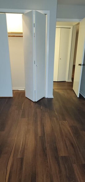 Building Photo - 6163 N Leavitt St