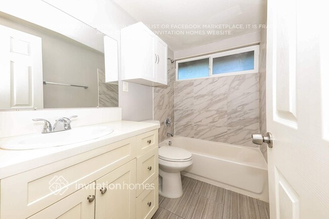 Building Photo - 226 S Louise Pl