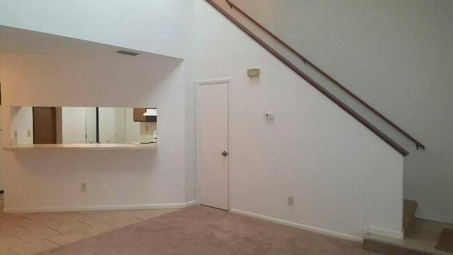 Building Photo - AWESOME 3 BED/2 BATH TOWNHOME W/OPEN FLOOR...