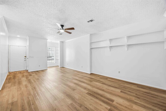 Building Photo - 9410 Stonehouse Ln