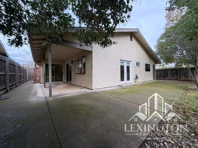 Building Photo - Beautifully Updated, 3BD/2BA Home in Larchmont Sunriver, off Sunrise Blvd. and Coloma Rd.