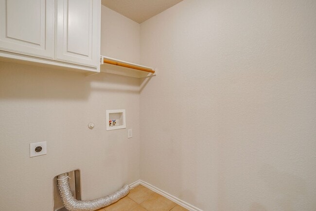 Building Photo - Beautiful Corner Lot Home in North Arlington-  3 Bed, 2 Bath- Ready for New Tenants- Arlington ISD