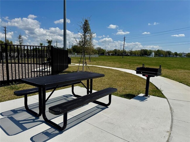 Building Photo - 3160 Emerald Acrs Ln