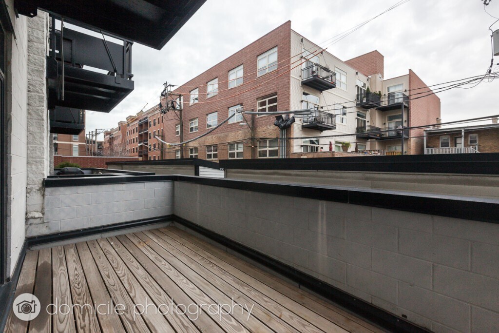 Building Photo - 2317 W Wolfram St