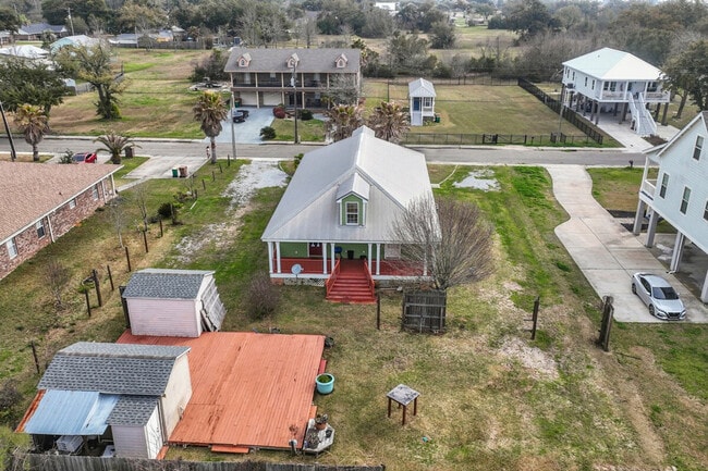 Building Photo - 426 Russell Ave