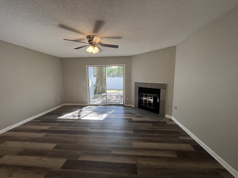 Living area - 791 Assisi Ln