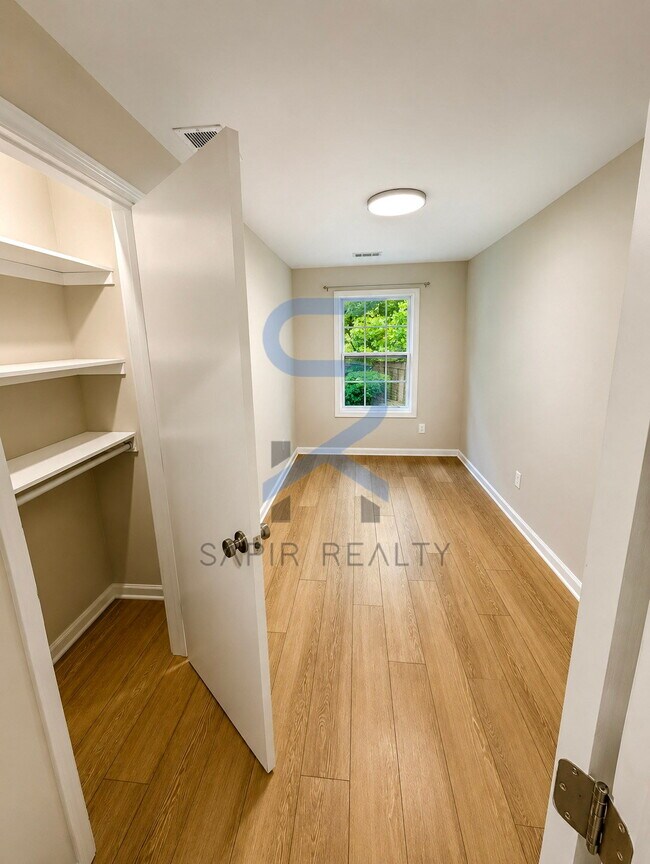 Building Photo - PRELEASING! Spacious & Stunning 5BR/3BA in the Heart of North Druid Hills