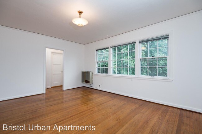 Building Photo - 5520 NE Sandycrest Terrace