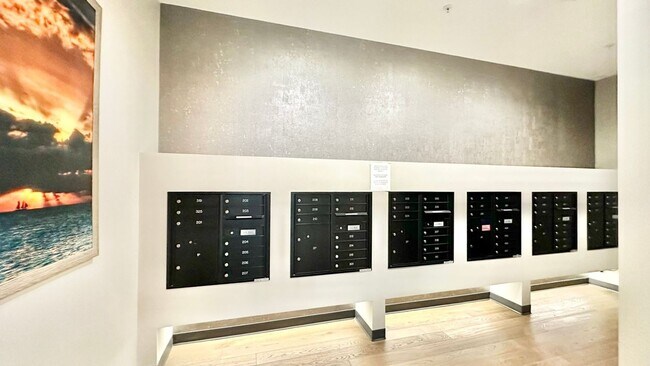 Building Photo - 355 N Cleveland St