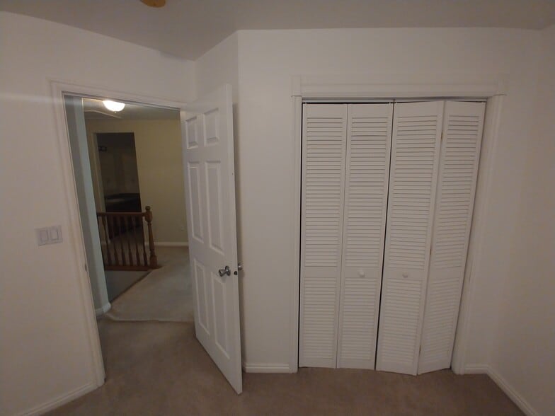 Building Photo - 936 Meadowbrook Dr