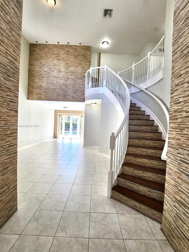 Building Photo - 2240 SE 19th Ave