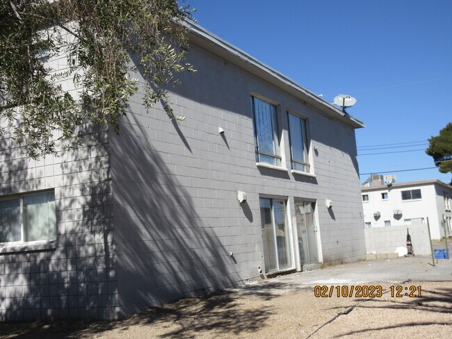 Building Photo - 2929 Elm Ave