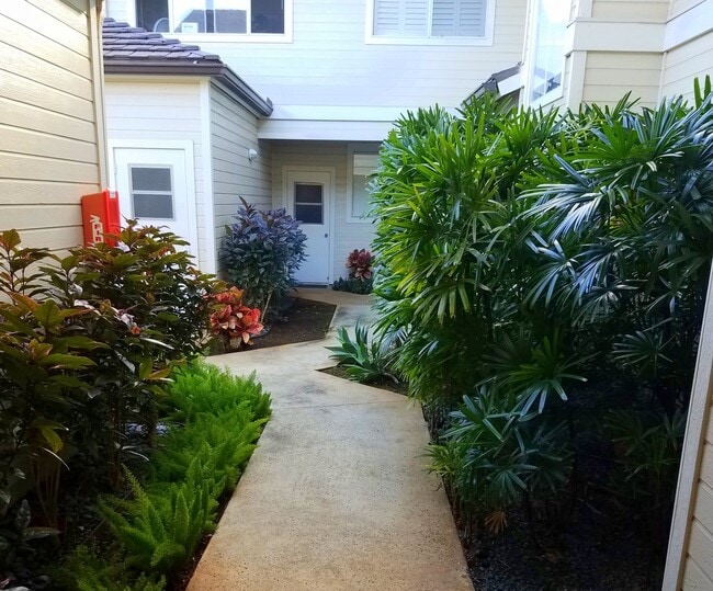 Building Photo - Unfurnished 3 Bedroom, 2.5 Bath Townhome i...