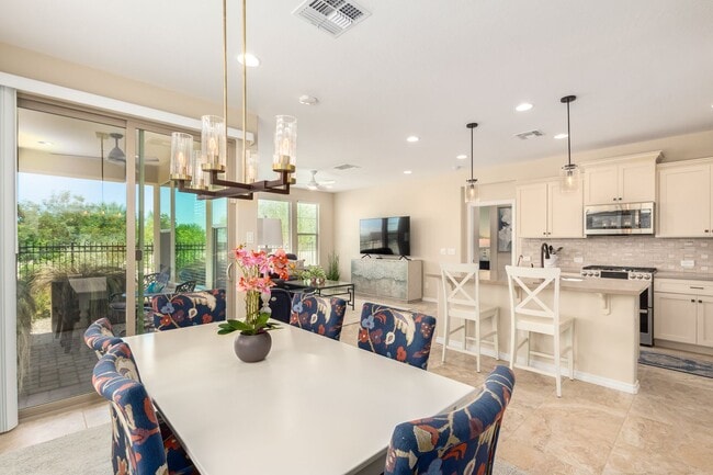 Building Photo - Gorgeous 2 bedroom / 2 bath townhome locat...