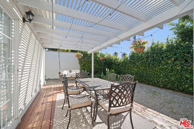 Building Photo - 962 S Plymouth Blvd