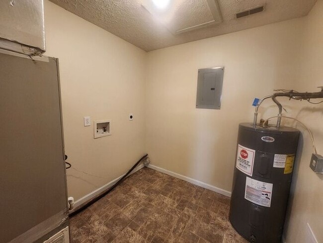 Building Photo - Open Concept 2 Bedroom Triplex