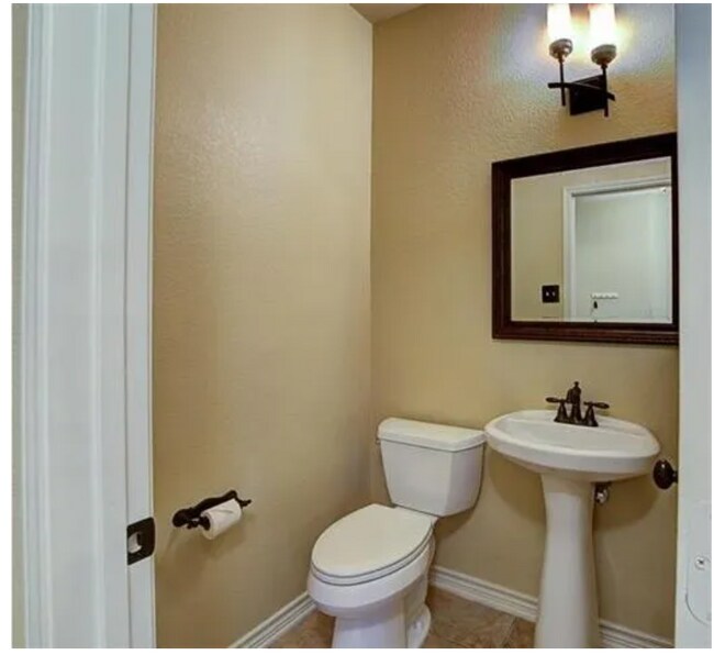 Building Photo - 5899 Clearwater Dr