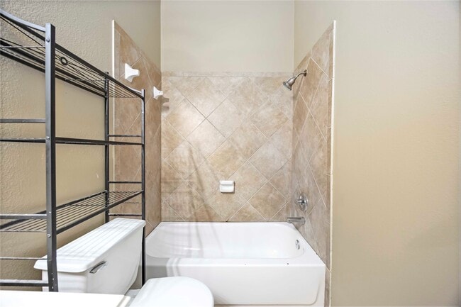 Building Photo - 2019 Shore Breeze Dr