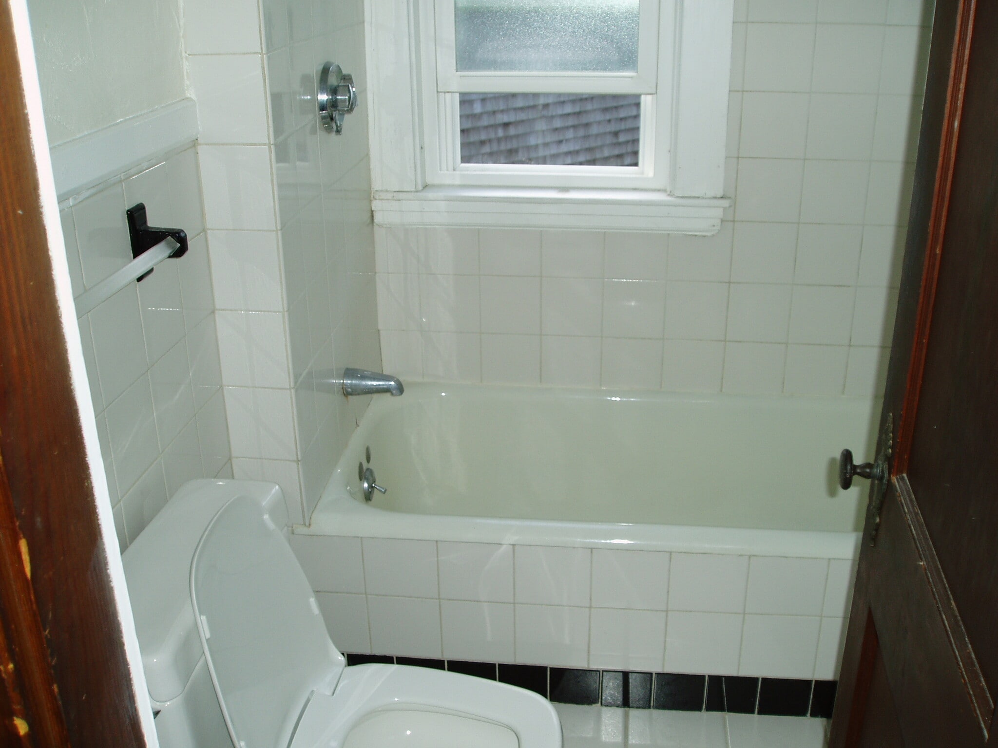 Upstairs Bath - 4 Sayward St