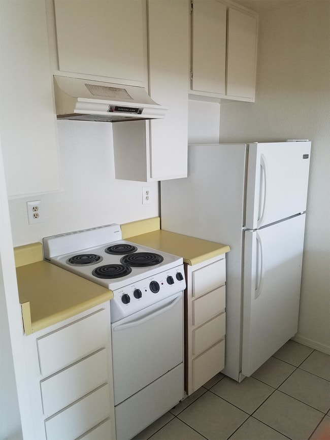 Building Photo - 1101 Oleander Ave