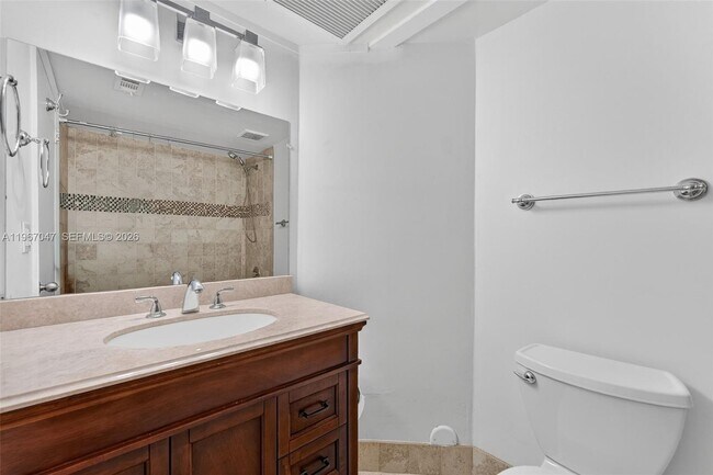 Building Photo - 2841 N Oakland Forest Dr