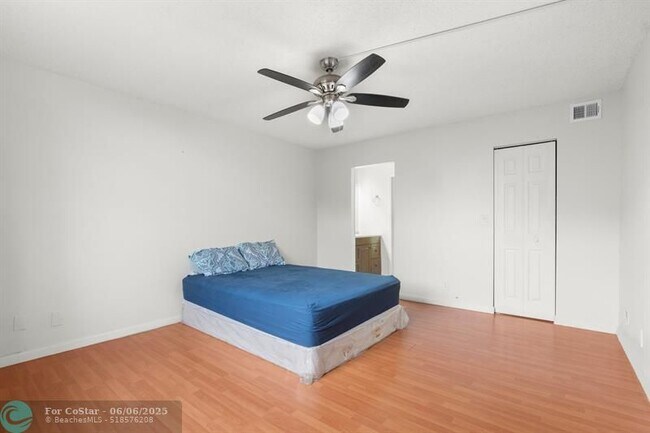 Building Photo - 6575 W Oakland Park Blvd