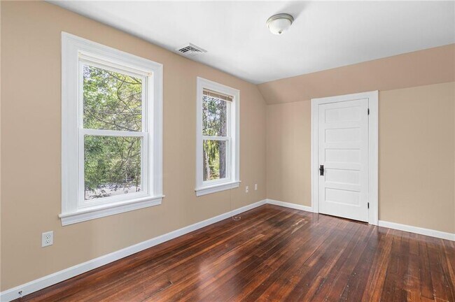 Building Photo - 275 Union Ave