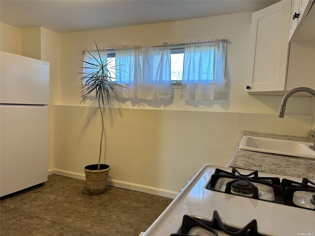 Building Photo - 1502 St Louis Ave