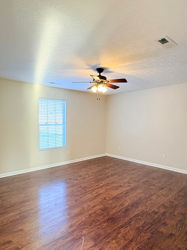 Building Photo - 401 Catalpa Cir