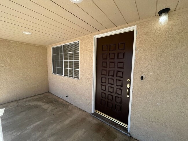 Building Photo - 215 S D St