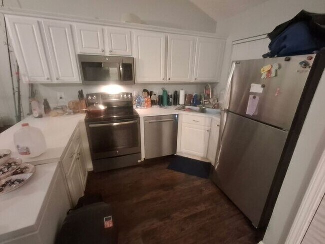 Building Photo - North Wilmington/ground floor patio home/two bedrooms.