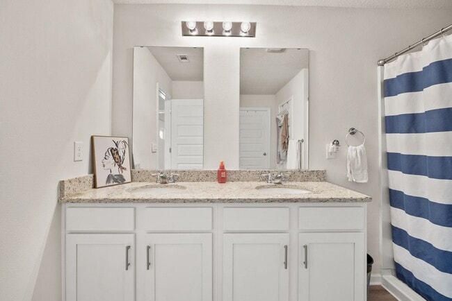 Building Photo - 4/2 Stunning Brick Home with community pool in Crestview