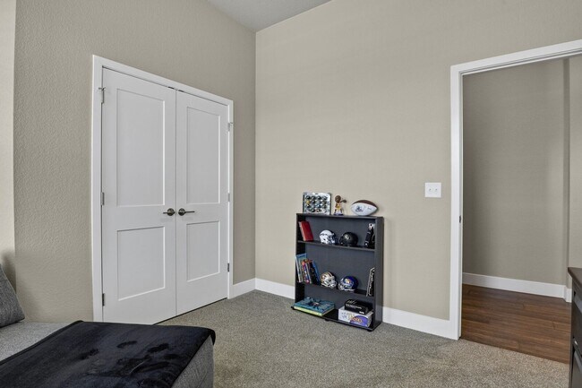 Building Photo - Single Family w/ Elegance