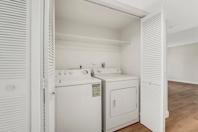 Building Photo - 6489 Chasewood Dr