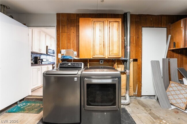 Building Photo - 3992 Chinchilla Ave