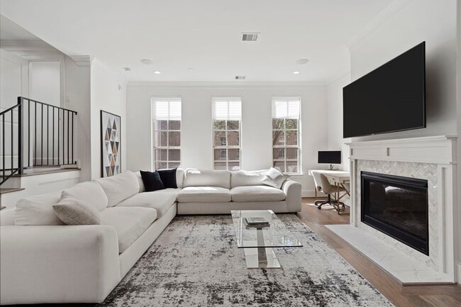 Building Photo - 2174 Briarglen Dr