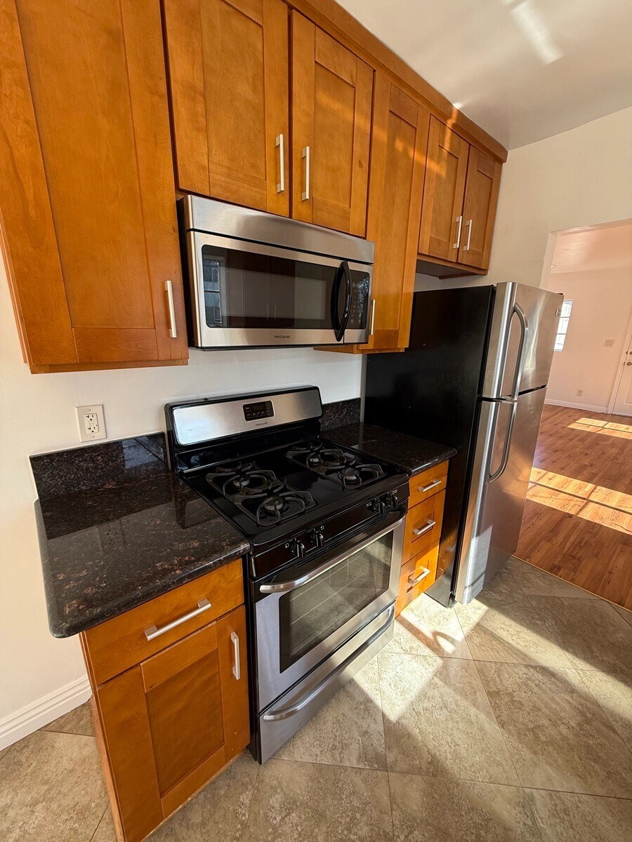 Building Photo - 1811 Garfield Pl